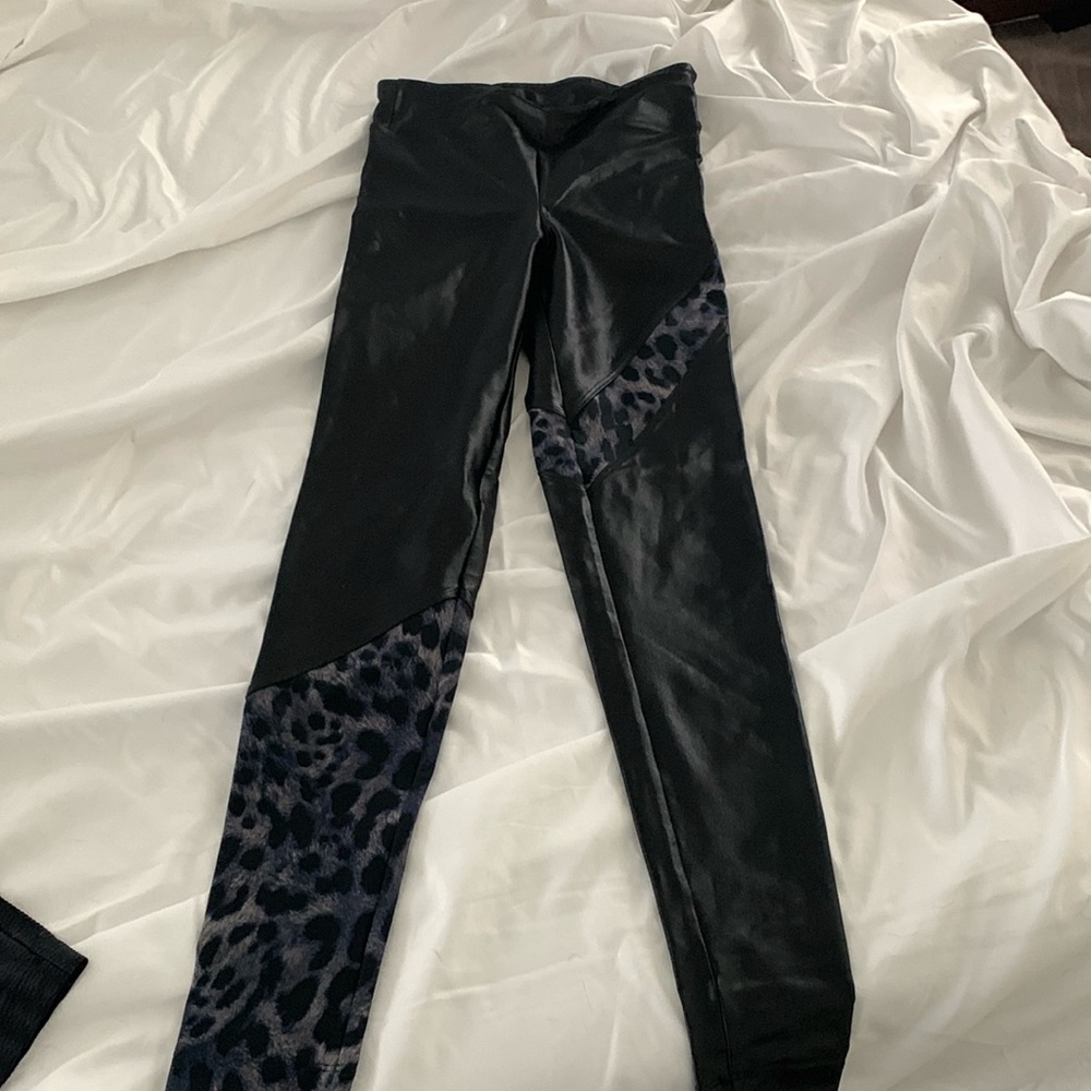 Koral black leggings